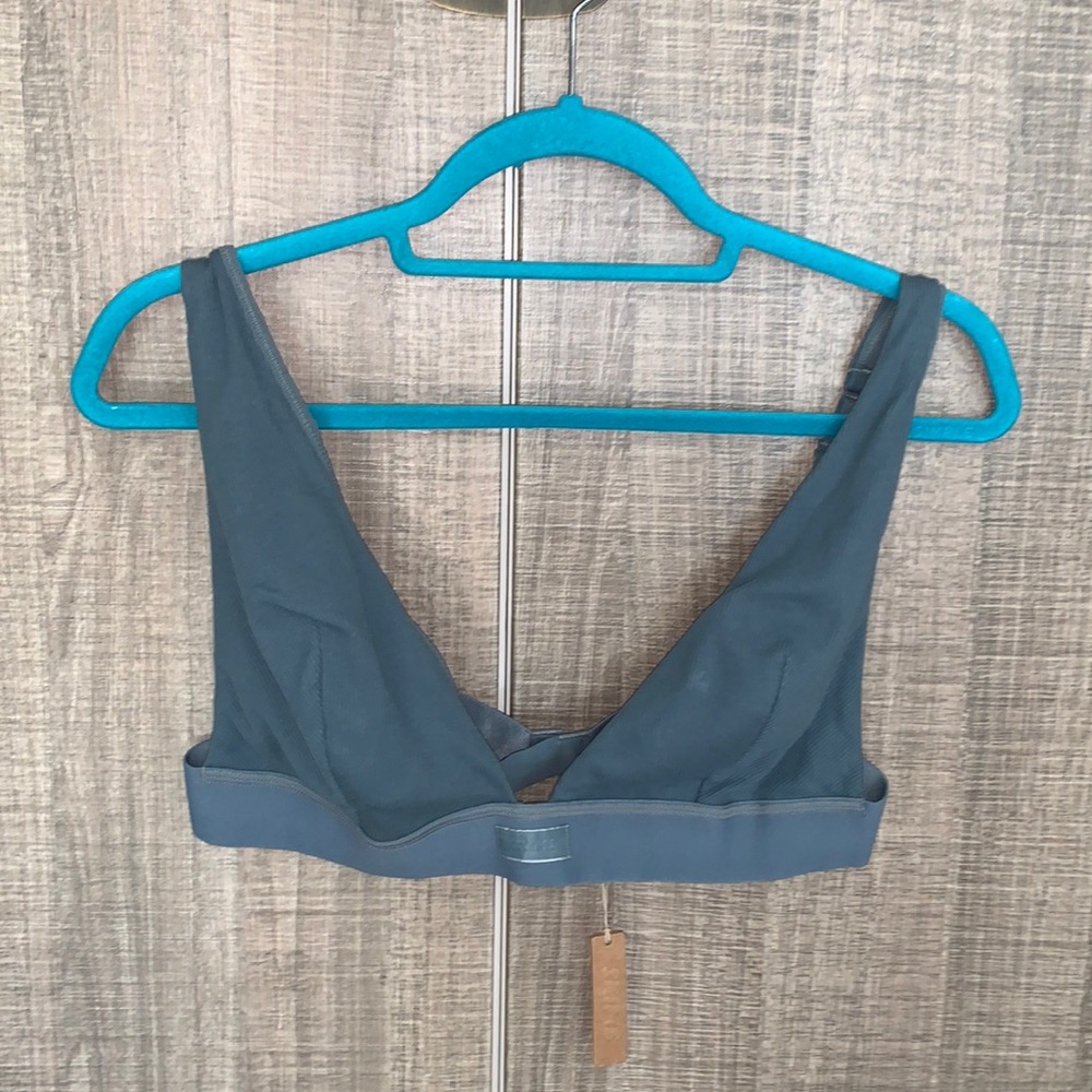 SKIMS COTTON PLUNGE‎ BRALETTE